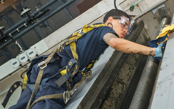 USS George Washington replenishment at sea