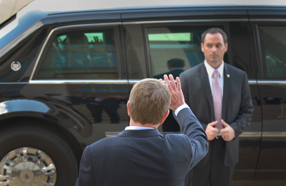 POTUS and SecDef meet at Pentagon