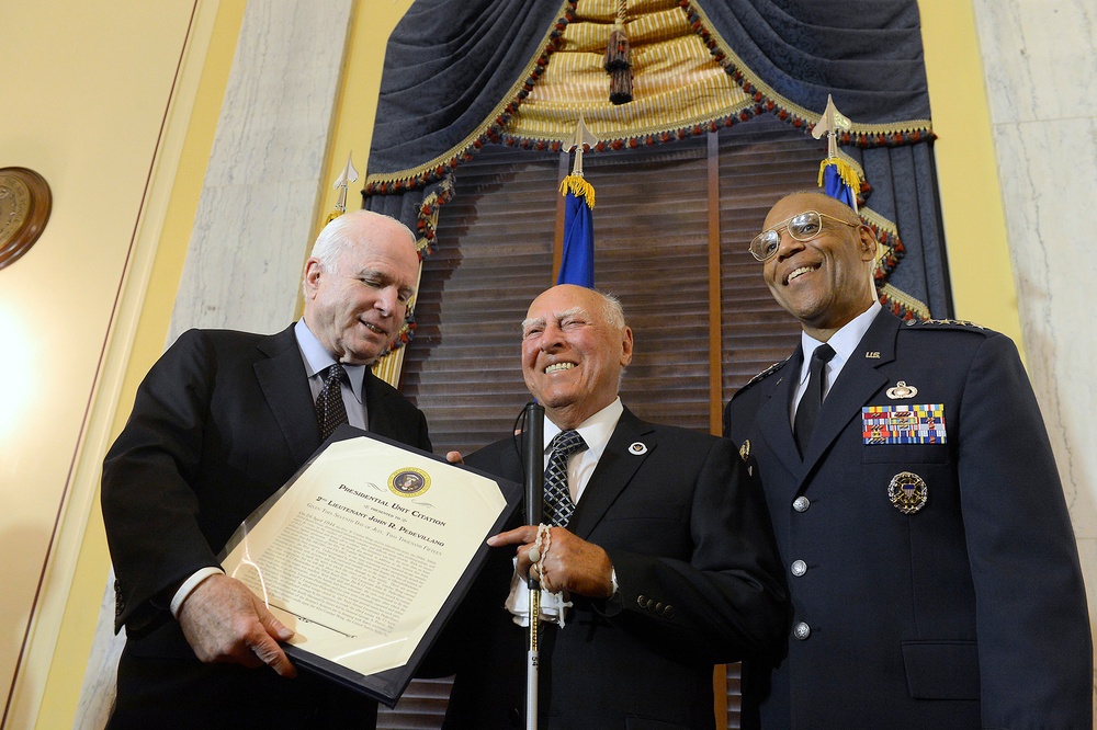 McCain and Spencer present Presidential Unit Citation Award
