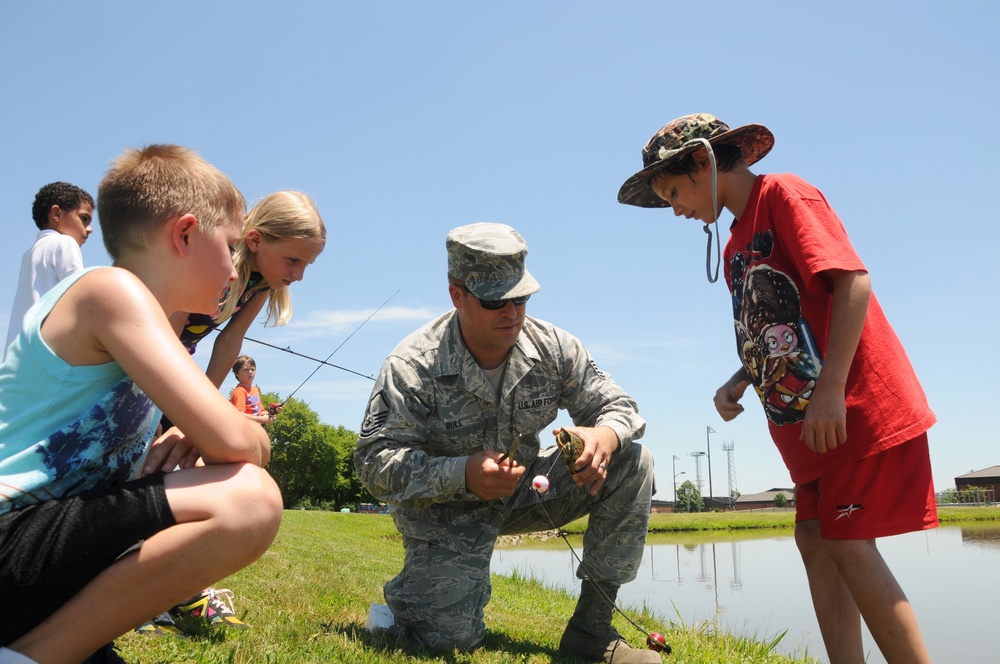 Students from Alma visit the 188th Wing