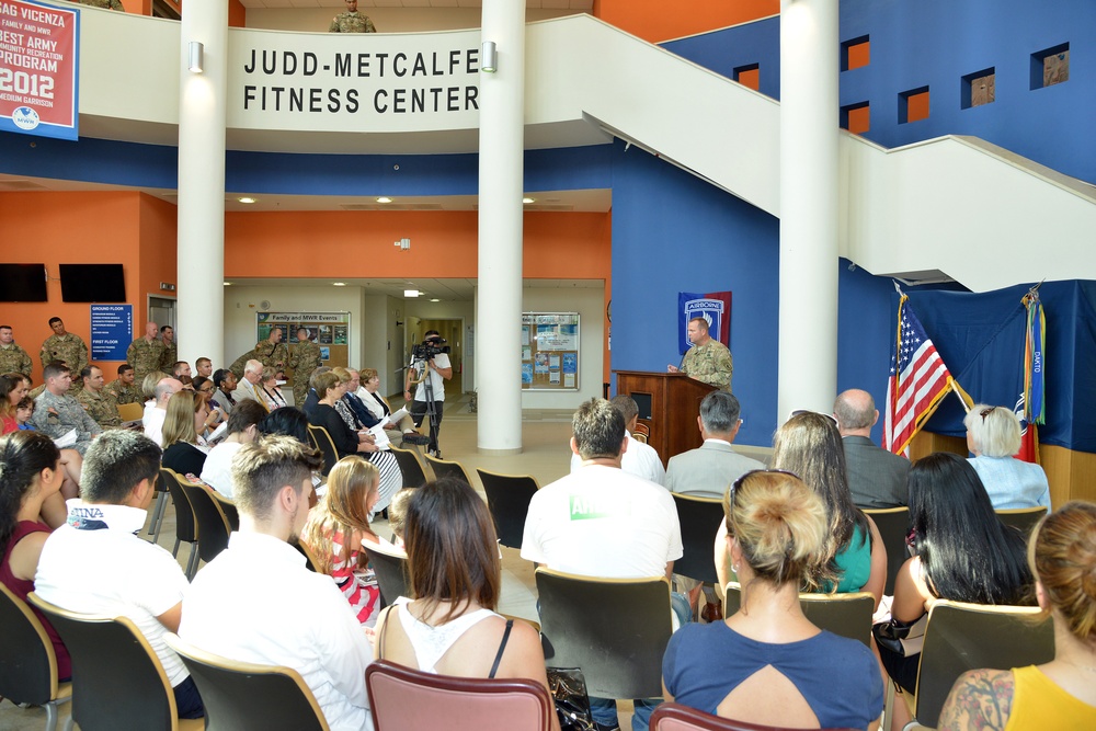 Building Dedication Judd-Metcalfe Fitness Center e Bernstein Pool Dedication