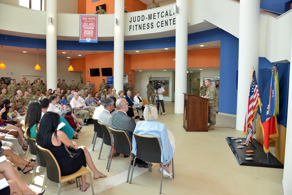 Building Dedication Judd-Metcalfe Fitness Center e Bernstein Pool Dedication