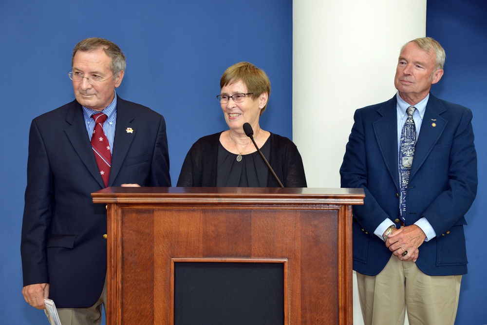 Building Dedication Judd-Metcalfe Fitness Center e Bernstein Pool Dedication