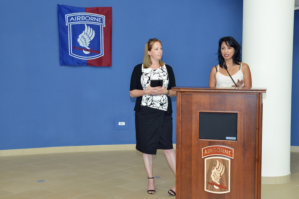 Building Dedication Judd-Metcalfe Fitness Center e Bernstein Pool Dedication