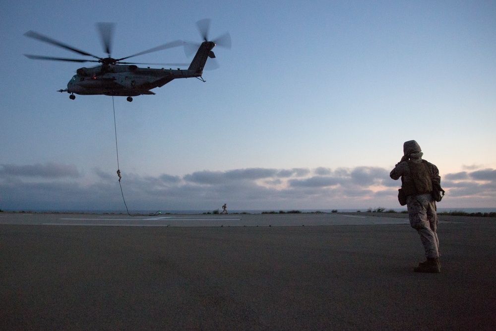 No light, no problem: HMH-466 'Wolfpack' drops grunts into evening action