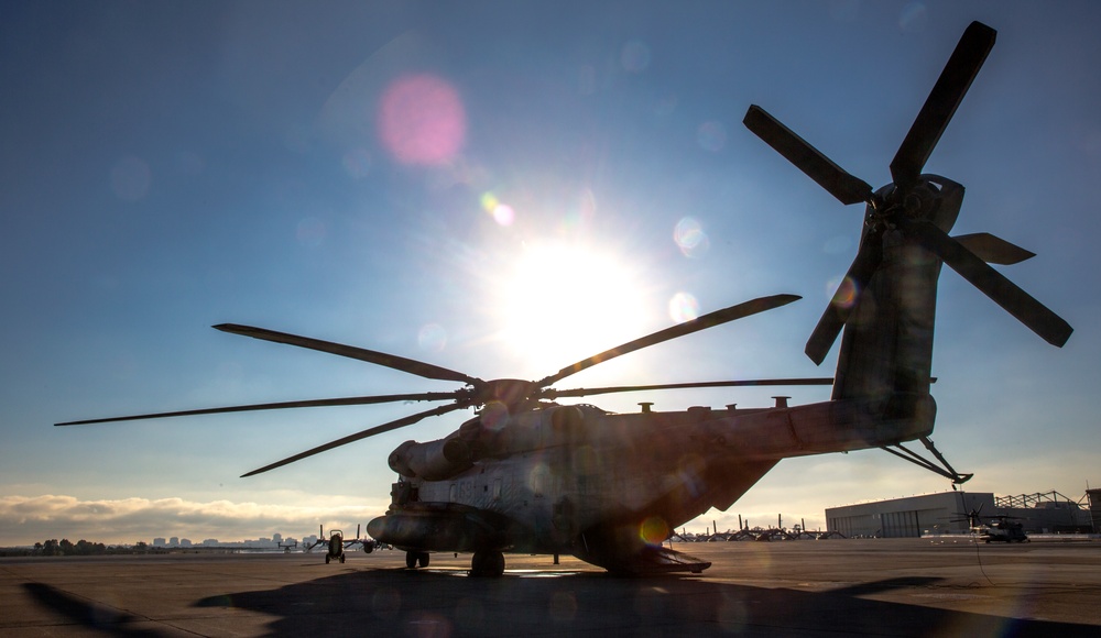 No light, no problem: HMH-466 'Wolfpack' drops grunts into evening action