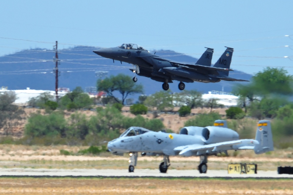 F-15SGs arrive at D-M