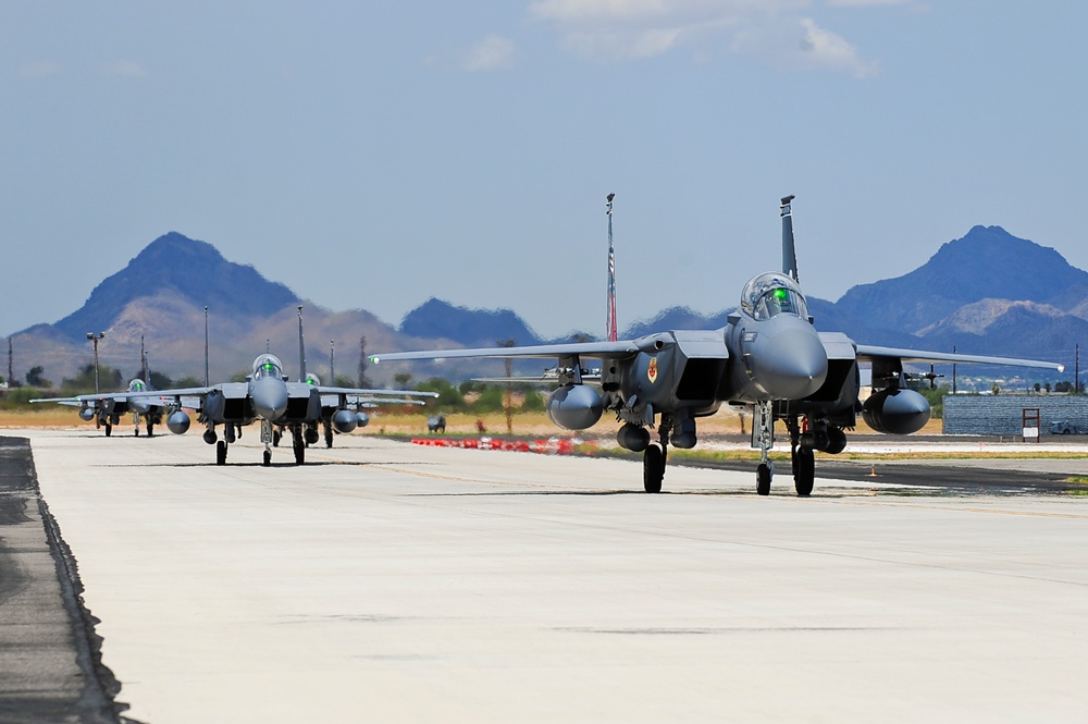 F-15SGs arrive at D-M
