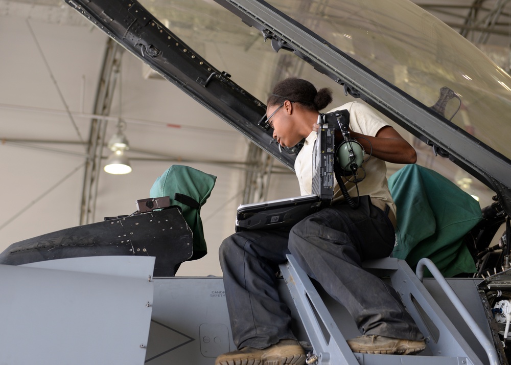 F-16 maintainers conducts phase inspection; keep jets ready for flight