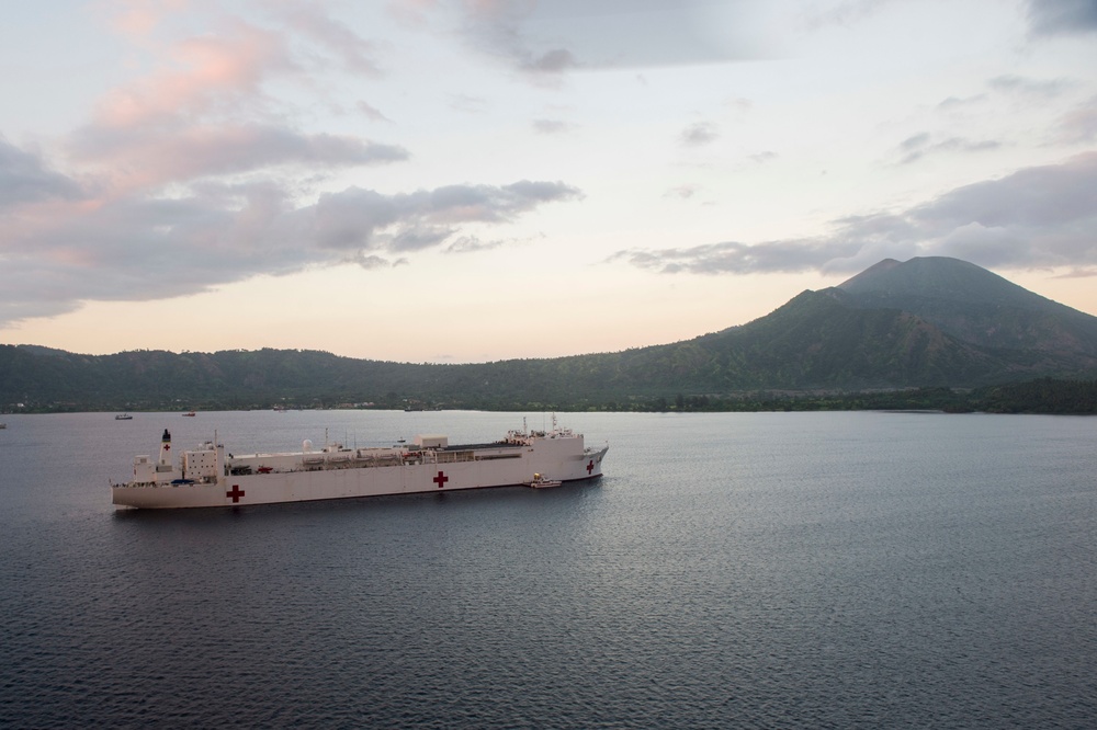 Mercy sits at anchorage in Simpson Harbor in Rabaul during Pacific Partnership 2015