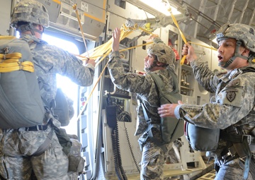 Paratroopers bring unique capability to Australia exercise