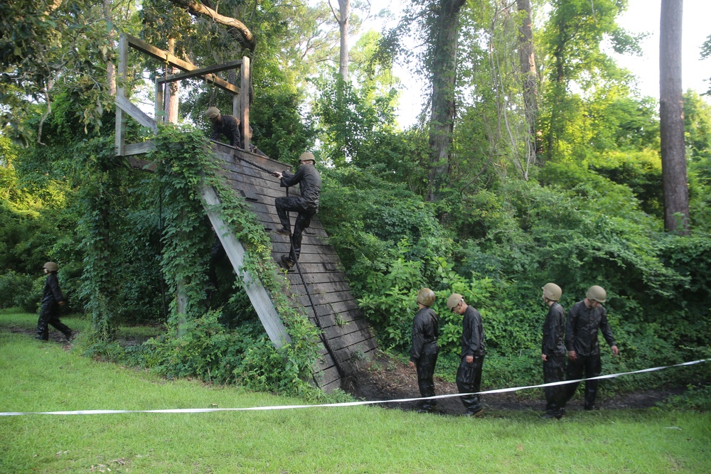 Service Company conquers endurance course obstacles, swamps