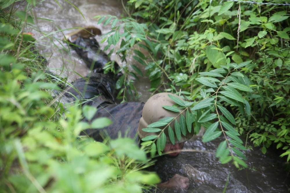 Service Company conquers endurance course obstacles, swamps