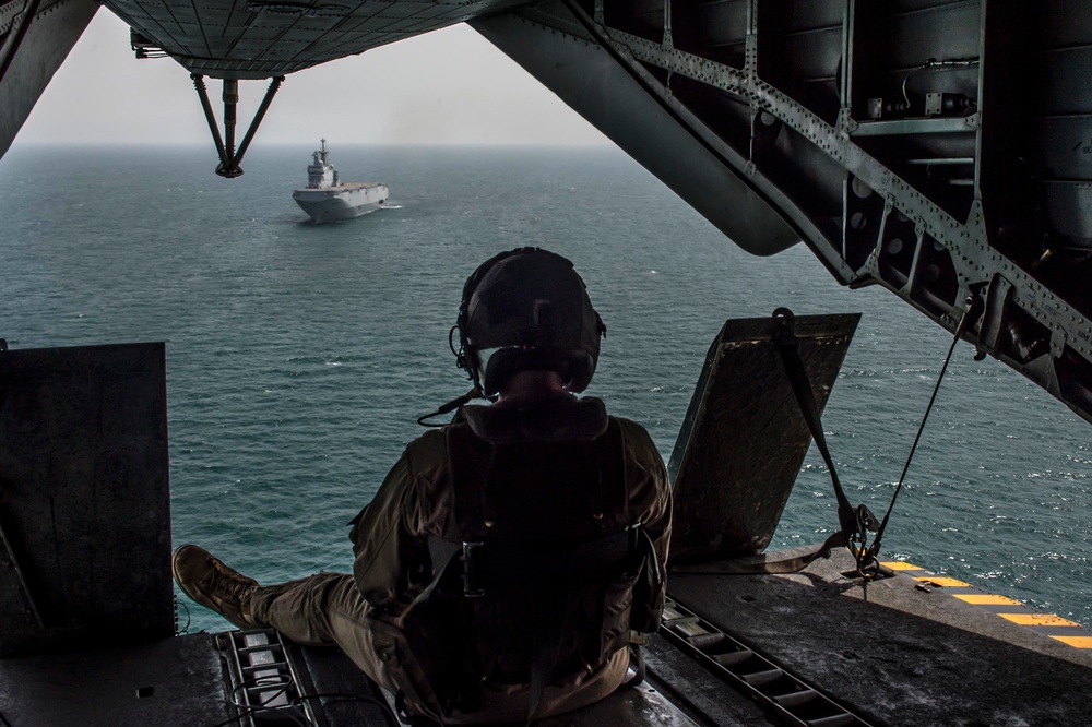 Super Stallion departs BPC Dixmude