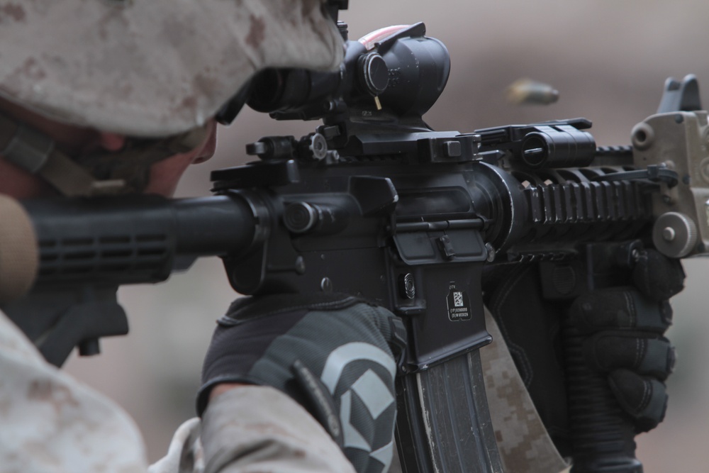 Marines with 2/1 participate in Raid Leaders Course