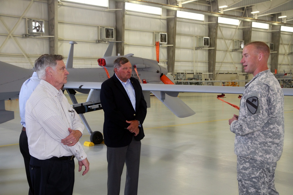 National Commission for the Future of the US Army tours Fort Hood