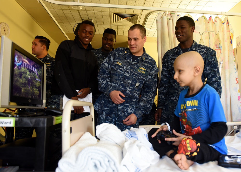 USS Blue Ridge Sailors visit children's hospital in Sydney
