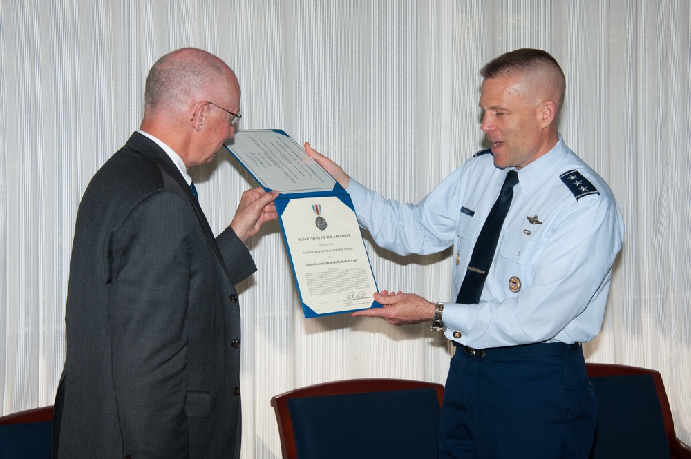 Gen. Paul receives Commander's Public Service Award