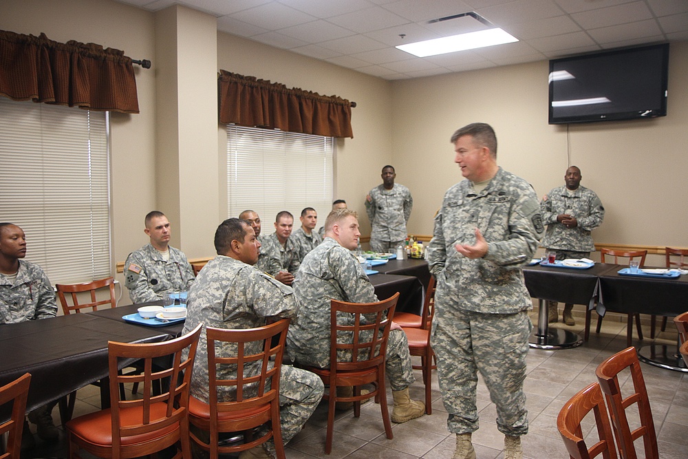 104th Training Division (LT) commander and command sergeant major have lunch with drill sergeants