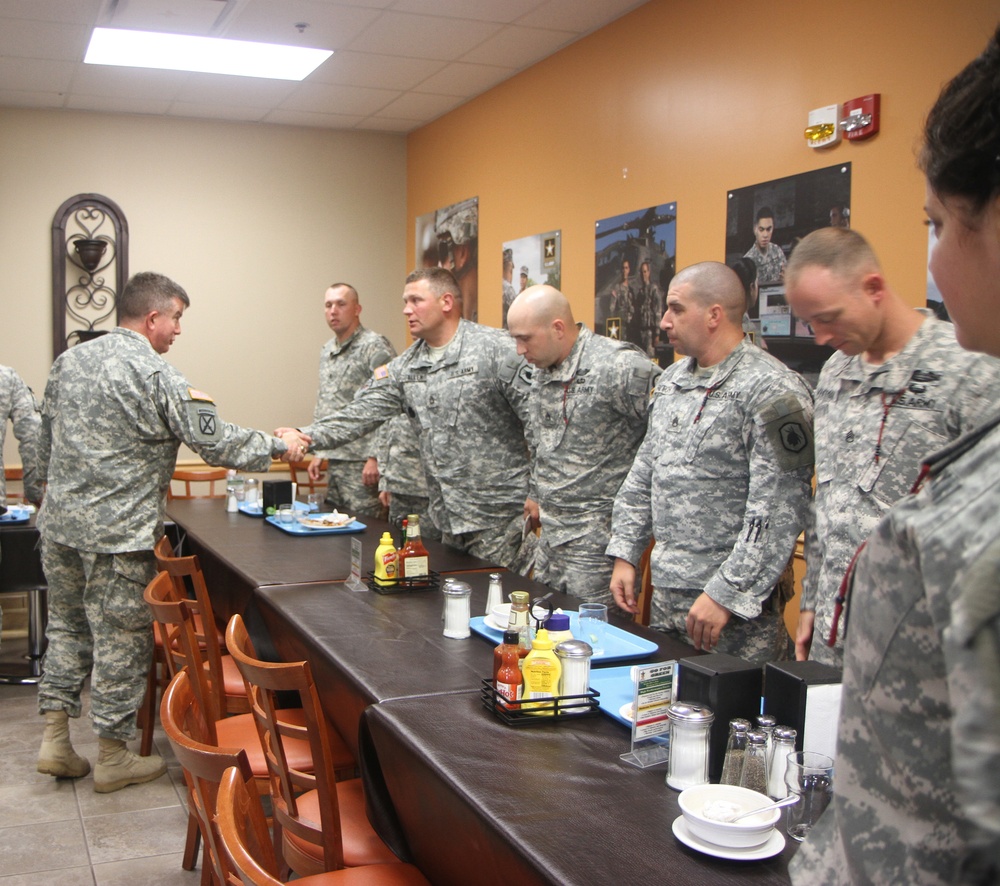 104th Training Division (LT) commander and command sergeant major have lunch with drill sergeants