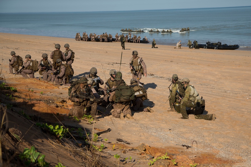 U.S., Australia conduct amphibious raid exercise