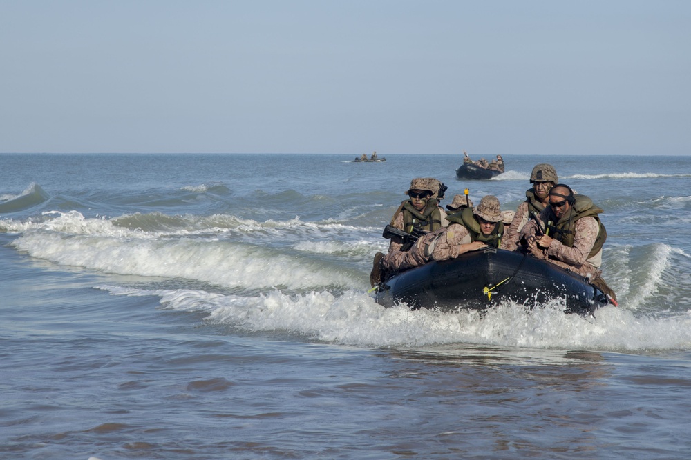 U.S., Australia execute boat raid in support of amphibious assault