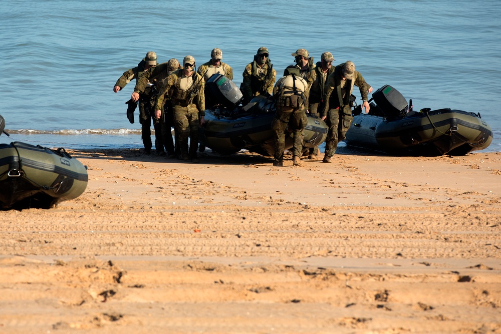 U.S., Australia conduct amphibious raid exercise