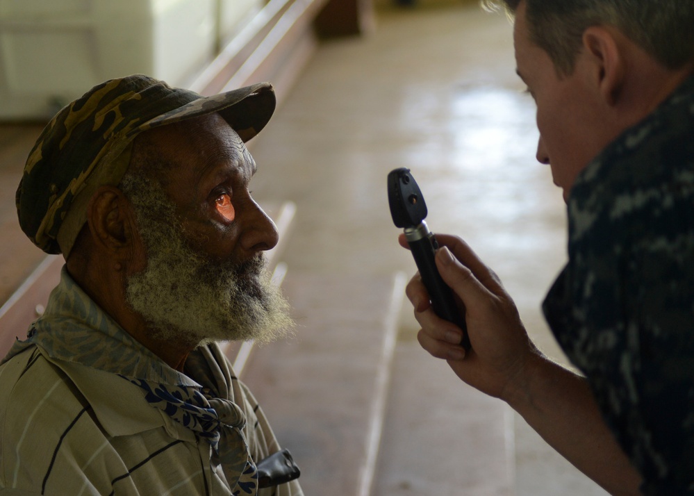 USNS Mercy crew holds community health engagement in Kokopo during Pacific Partnership 2015