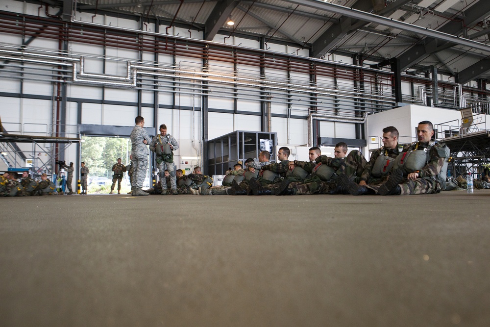435th CRG's International Jump Week