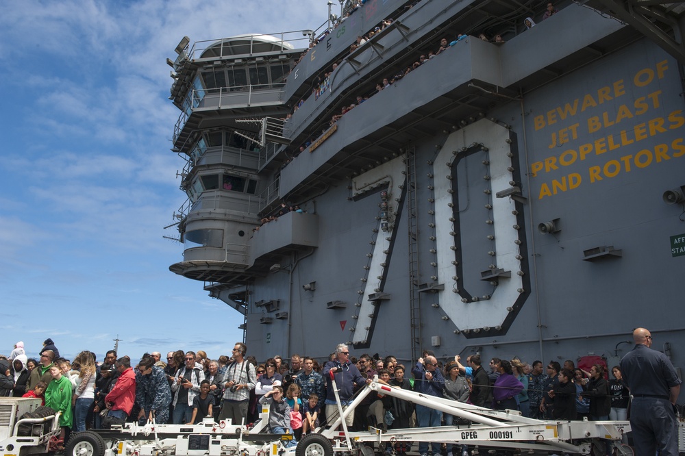 USS Carl Vinson air power demonstration
