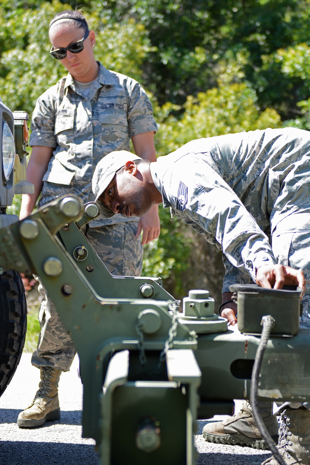 290th vehicle maintenance technicians collect downed Humvee