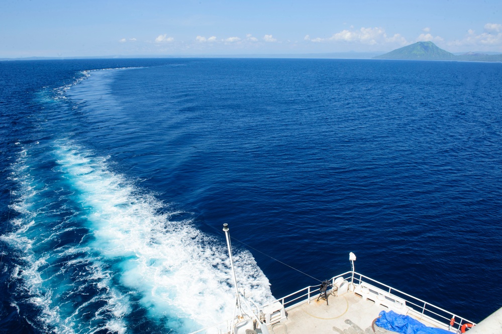 USNS Mercy departs from Papua New Guinea during Pacific Partnership 2015