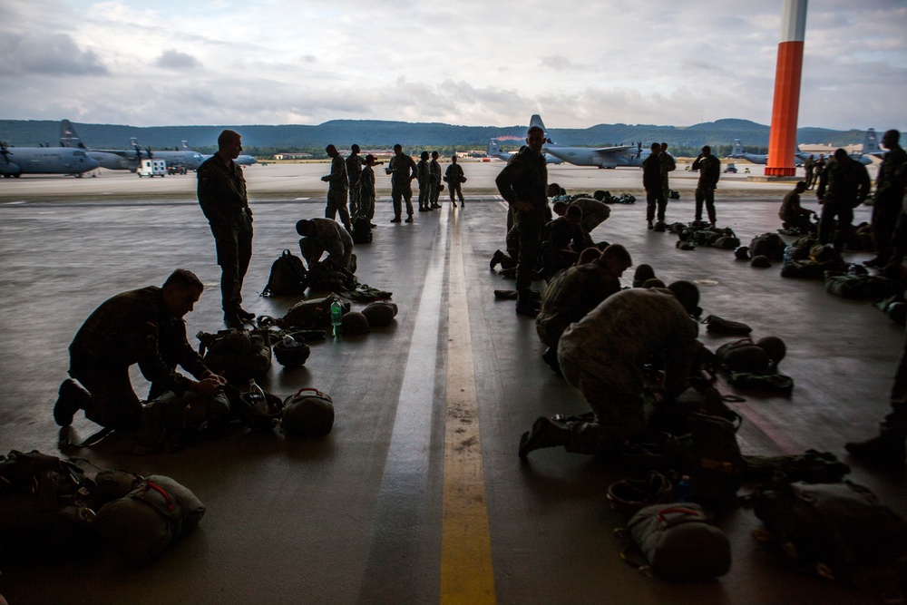 435th CRG's International Jump Week