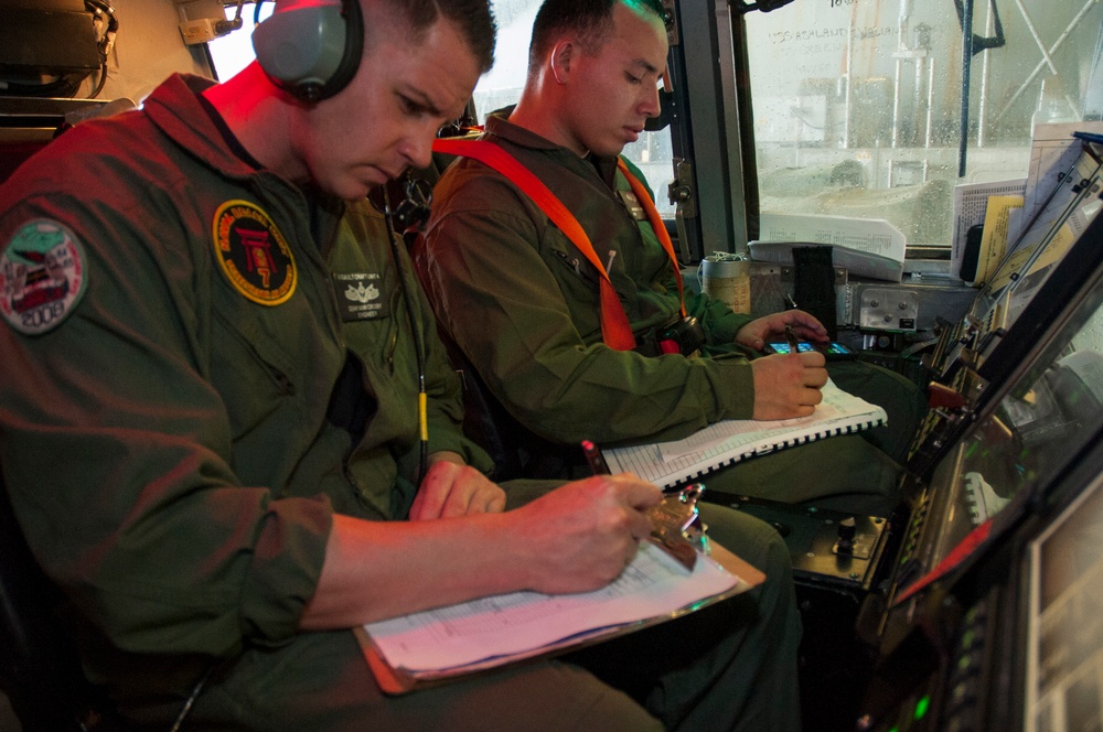 US Sailors prepare to launch a Landing Craft Air Cushion vehicle during Talisman Sabre 2015