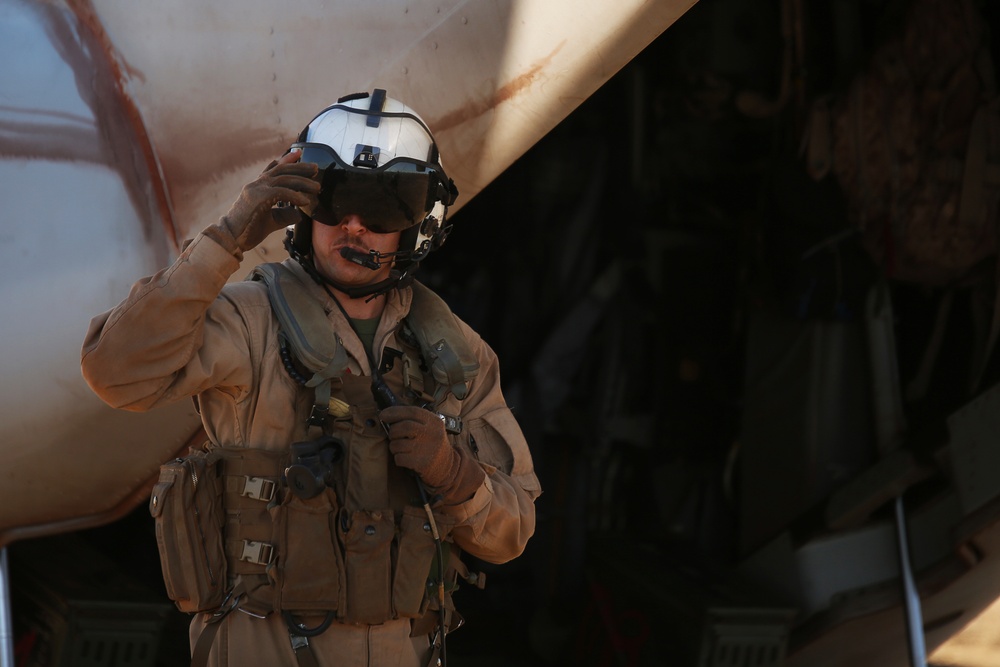 Marines, Australian soldiers fire HIMARS during Talisman Sabre 15