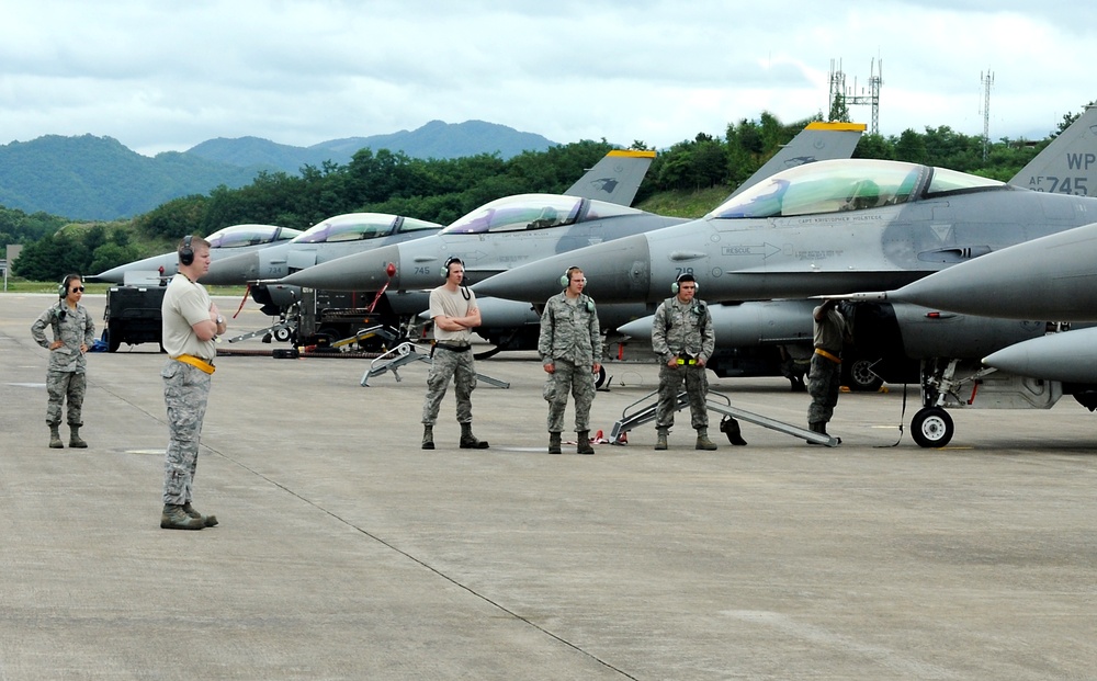 Crew chiefs crush 'em at Buddy Wing 15-6