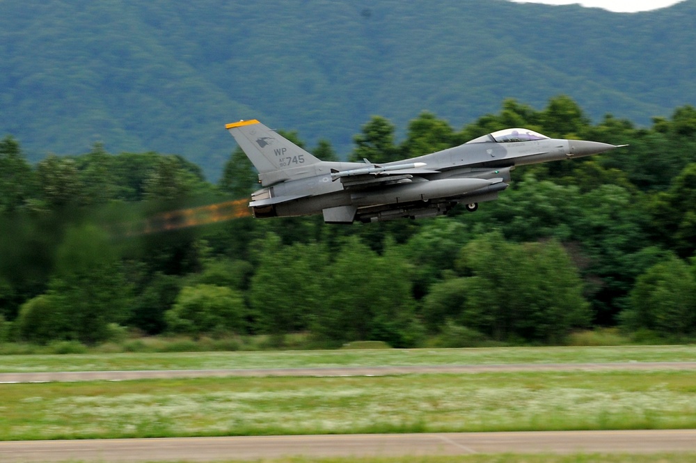 Crew chiefs crush 'em at Buddy Wing 15-6