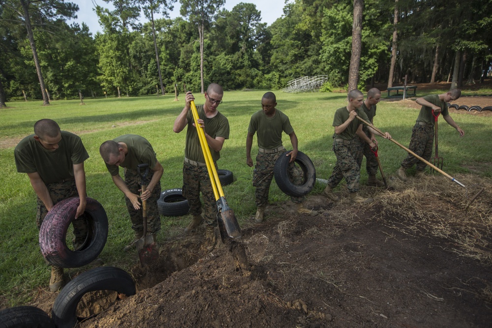 Marine recruits build small unit leadership on Parris Island