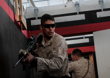 Marines from 2/1 participate in Raid Leaders Course