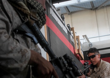Marines from 2/1 participate in Raid Leaders Course