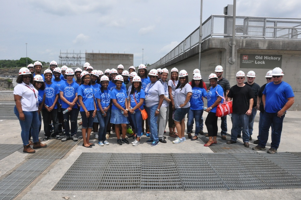 Corps prepares future engineering students at summer engineering program