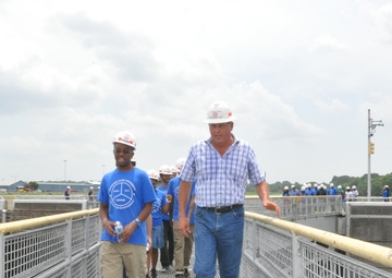 Corps prepares future engineering students at Summer Engineering Program