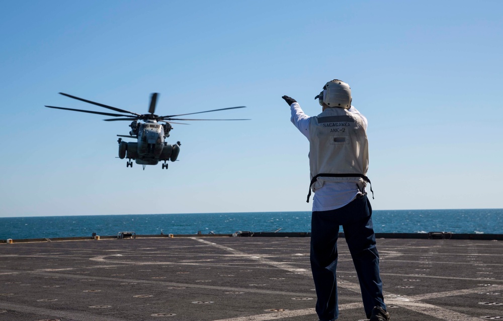 U.S. Marine Corps CH-53E Super Stallion lands on USNS Sacagawea (T-AKE-2)