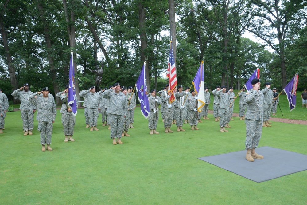Soldiers salute flag in Cantigny Park
