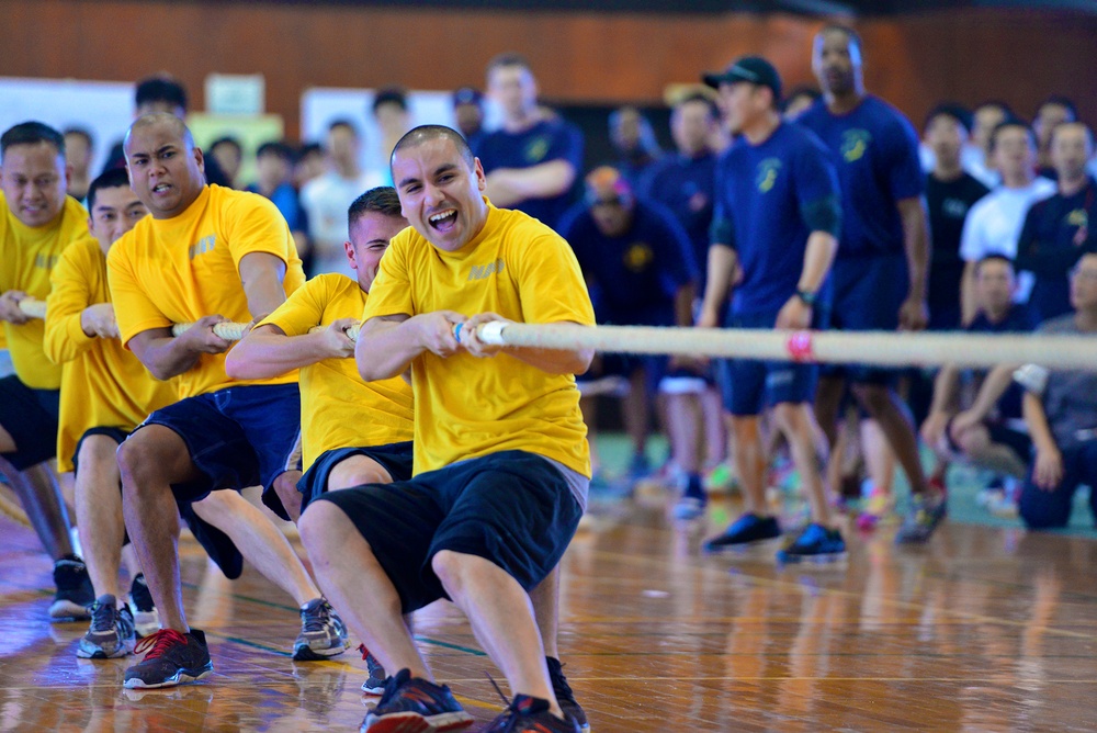 US and Japan service members compete in tug-of-war tournament