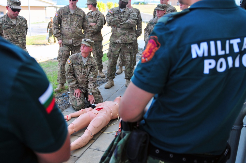 US and Bulgarian Military Police Soldiers train combat lifesaving procedures