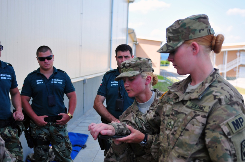 US and Bulgarian Military Police Soldiers train combat lifesaving procedures