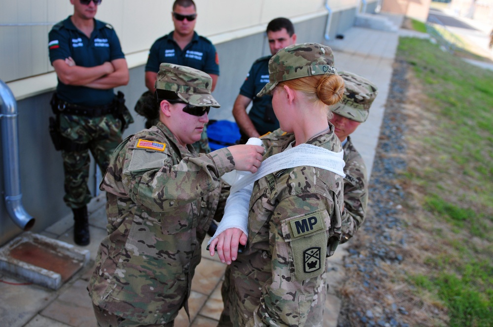 US and Bulgarian Military Police Soldiers train combat lifesaving procedures