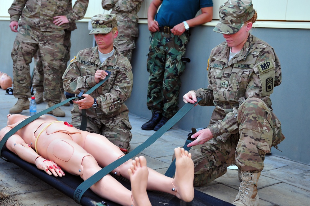 US and Bulgarian Military Police Soldiers train combat lifesaving procedures