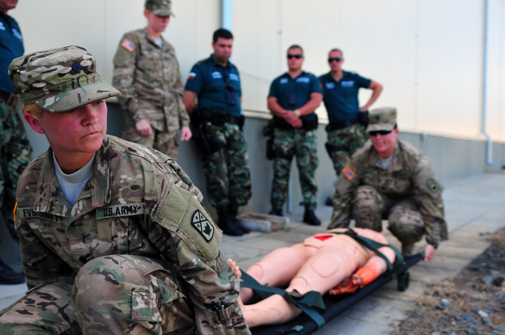 US and Bulgarian Military Police Soldiers train combat lifesaving procedures